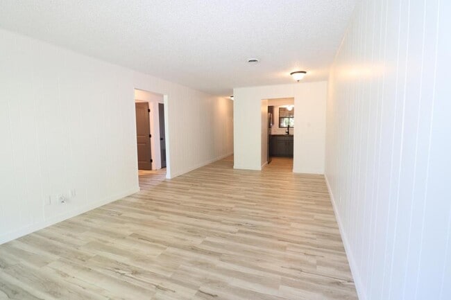 Building Photo - 116 Fairway Ave