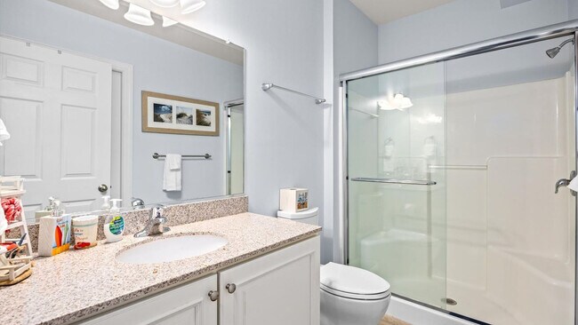 Building Photo - 701 E 8th St