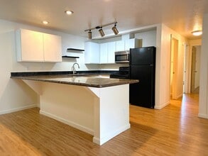 Building Photo - Regal Heights