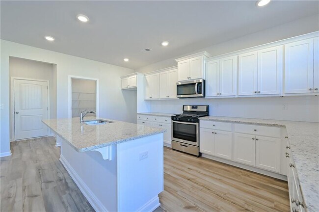 Building Photo - 303 Eleanora Xing