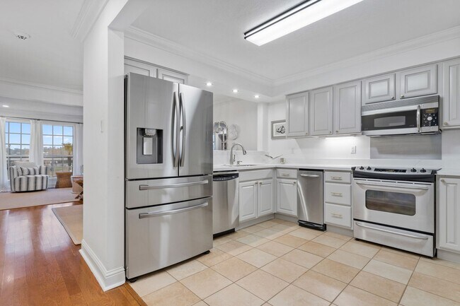 Building Photo - Oak Cove Condo