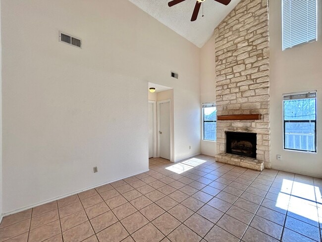 Building Photo - 1760 Horseshoe Cir