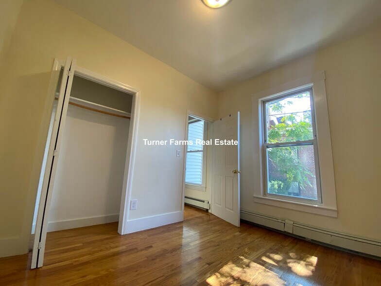 Building Photo - 42 Florence St