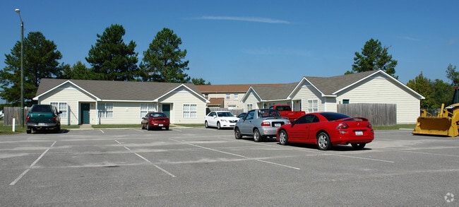 Building Photo - Highlander Apartments