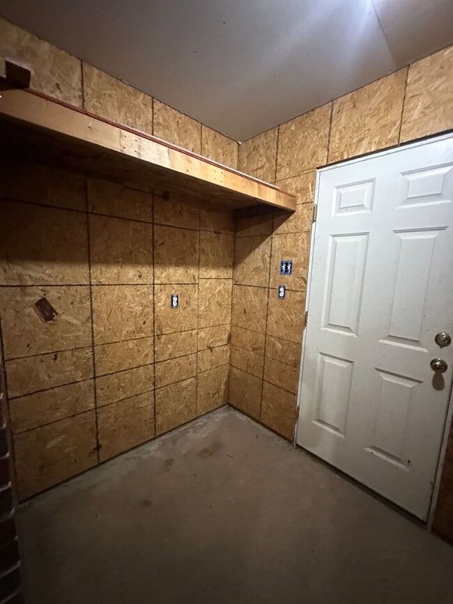 Building Photo - Spacious brick house with a caport and unf...