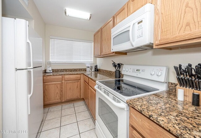 Building Photo - TDY & Snow Birds 2/1.5!