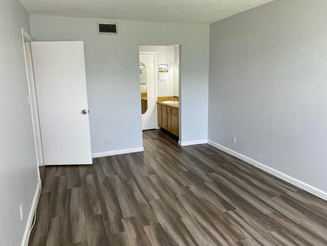 Building Photo - 6890 Royal Palm Blvd