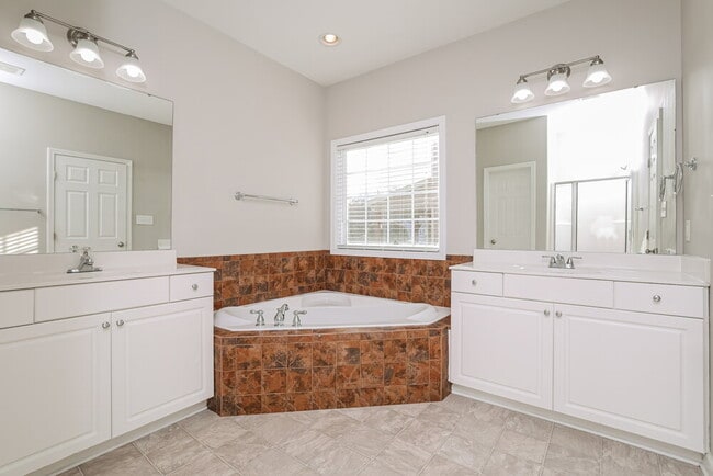 Building Photo - 1214 Braemar Highland Dr