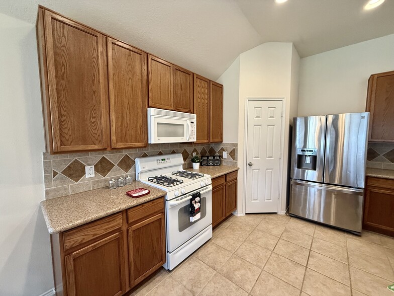 Building Photo - 9010 Heather Springs Dr