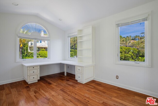 Building Photo - 16800 Calle Montecito