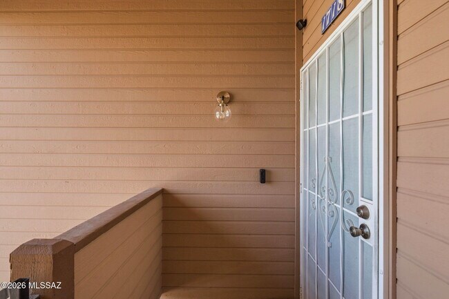 Building Photo - 1718 W Park Wood Ln