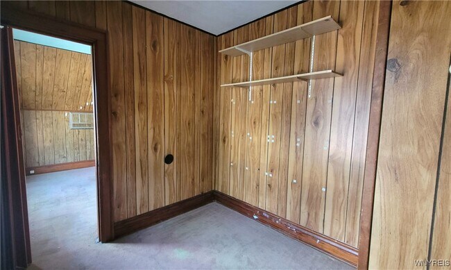 Building Photo - 325 Box Ave