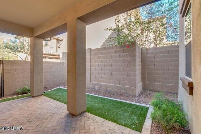 Building Photo - 15837 S 11th Way