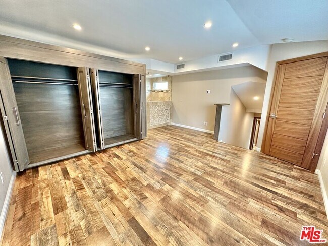 Building Photo - 15 Quarterdeck St