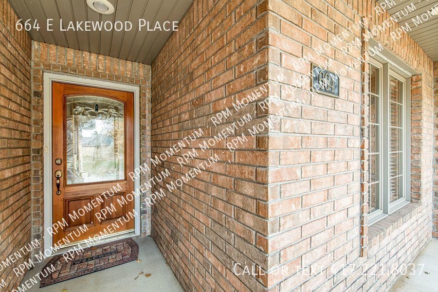 Building Photo - 664 E Lakewood St