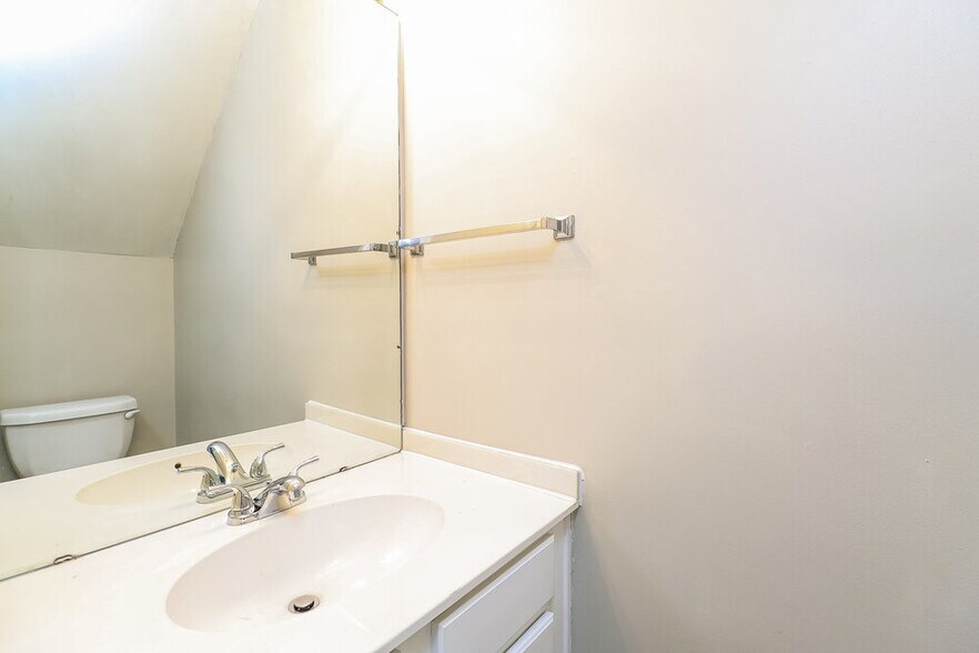 Building Photo - 2728 Wingdale Dr