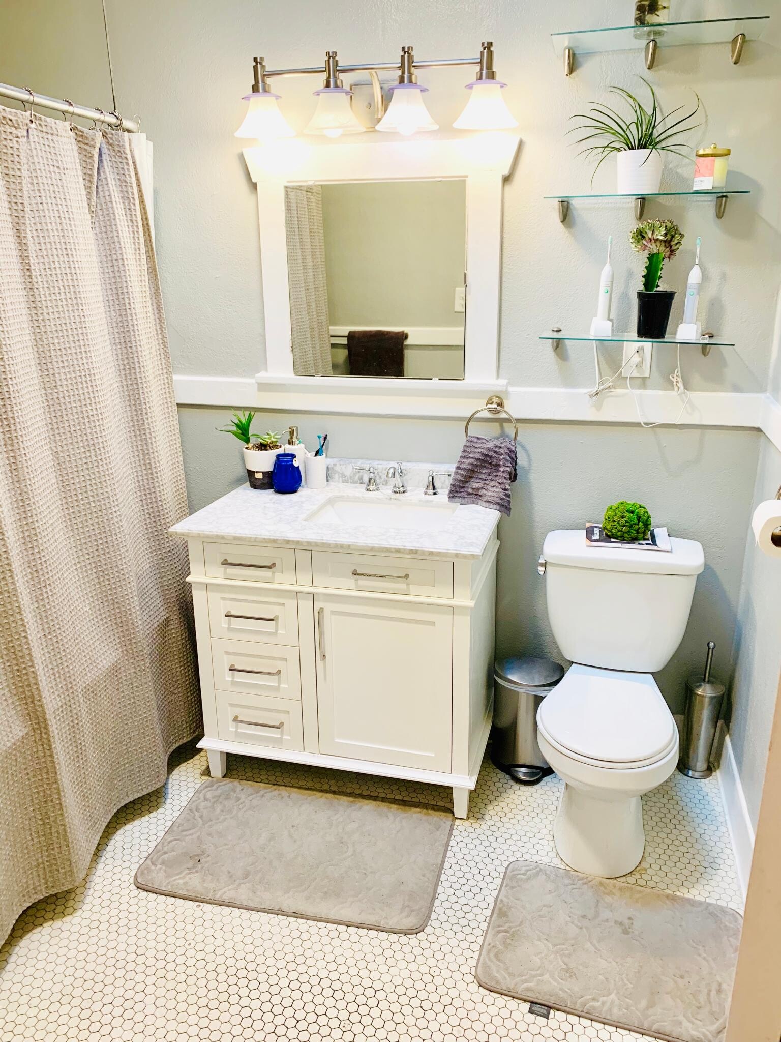 Upstairs bathroom with newer vanity and a gorgeous skylight. - 1447 Osceola St