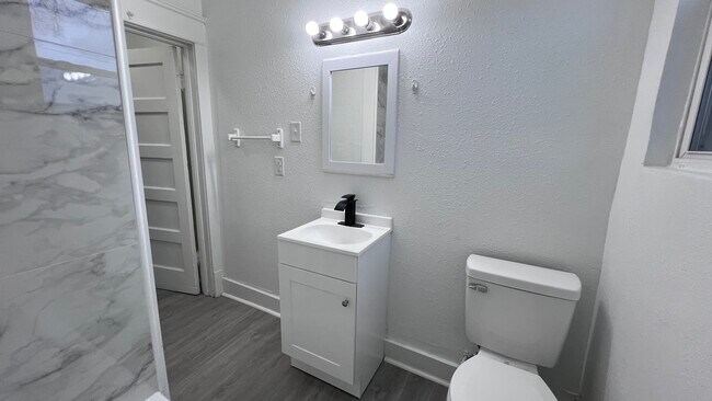 Building Photo - 1707 Holladay St