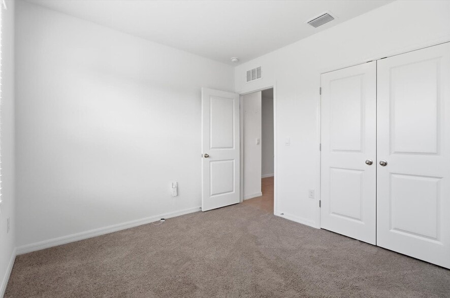 Building Photo - 35515 Mahwah Ave