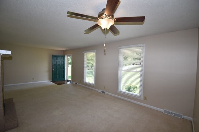 Building Photo - 3049 Westchester Dr