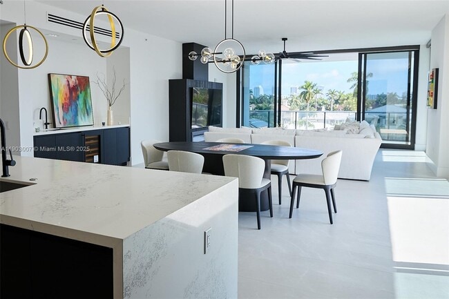 Building Photo - 160 Isle of Venice Dr