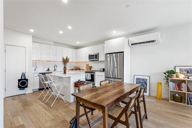 Building Photo - 71 Richmond St