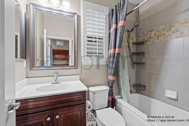 Building Photo - 137 Burbank St