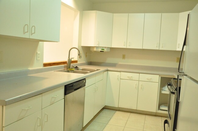 Building Photo - 306 Harbour Town Dr