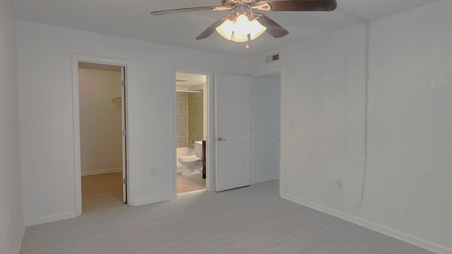 Building Photo - FOR RENT 2 BED 2 BATH SECOND FLOOR CONDO