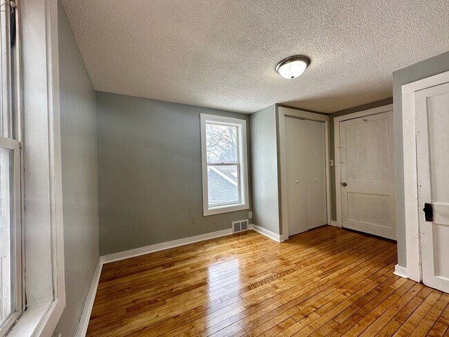 Building Photo - 318 N 27th Ave