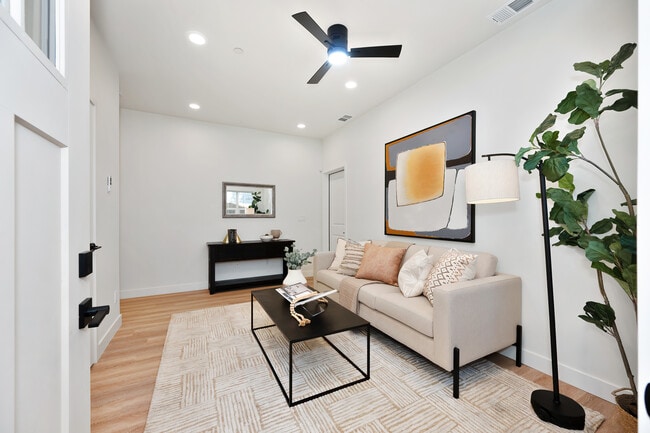 Building Photo - 2009 Chinatown Alley