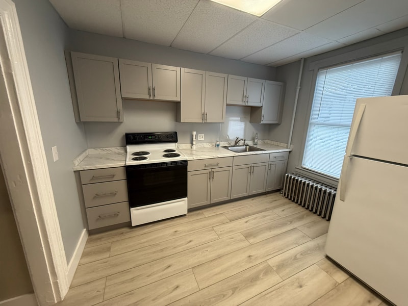 Building Photo - 762 Main St