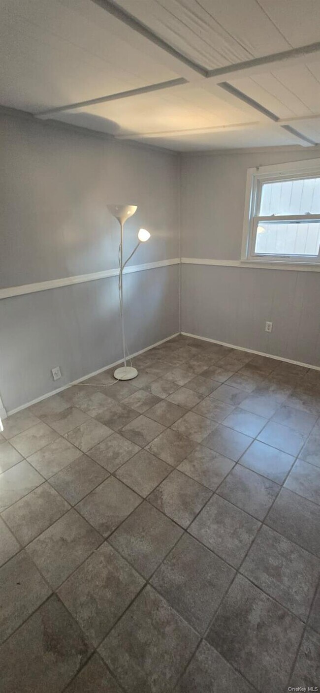 Building Photo - 35 Cedarhurst Ave