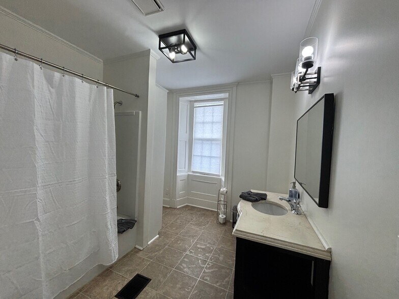 Building Photo - 77 Coggeshall Ave