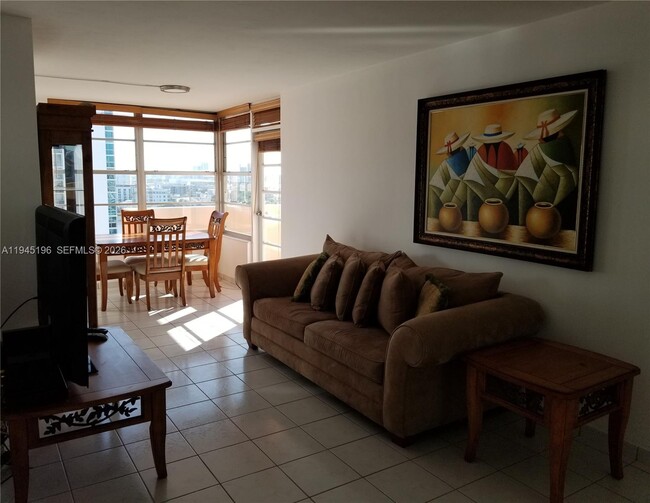 Building Photo - 2899 Collins Ave