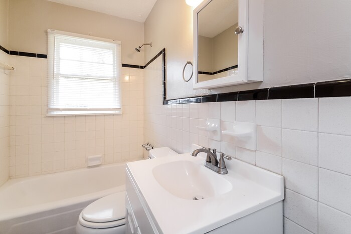 Building Photo - 207 Polly Reed Rd NE