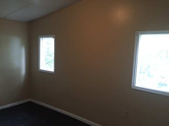 Building Photo - **AVAILABLE NOW**Total Electric East Columbus 4 bedroom/1 bathroom Home for Rent***