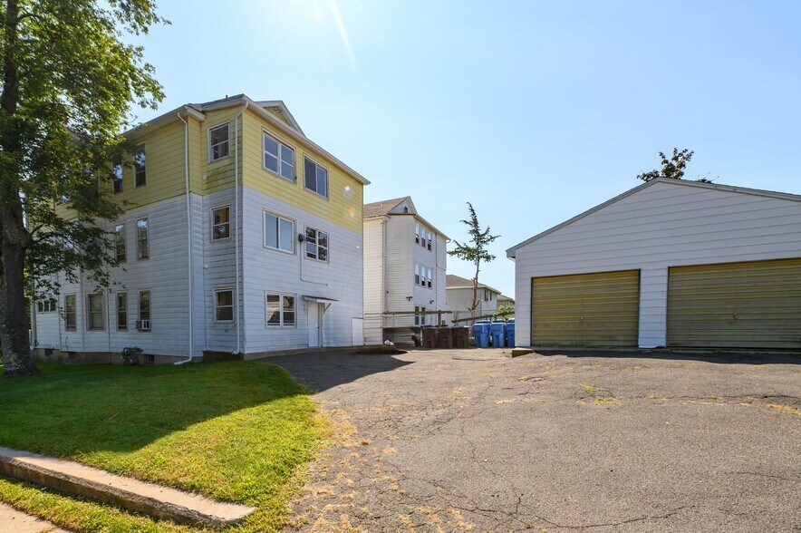 Building Photo - 1592 Corbin Ave