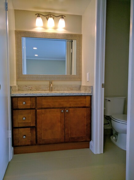 Building Photo - 1566 Capri Dr