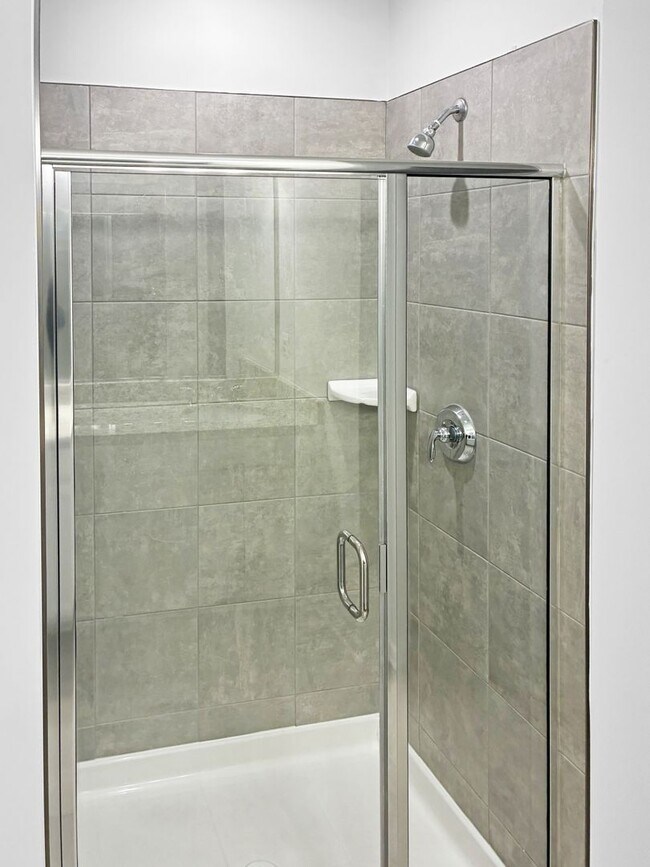 Building Photo - Beautiful 2 Bedroom Condo in Glen Allen!