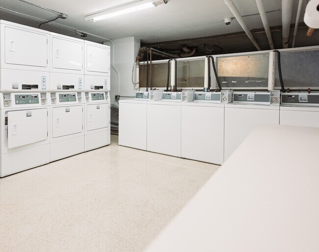 Building Photo - 19 Winchester St