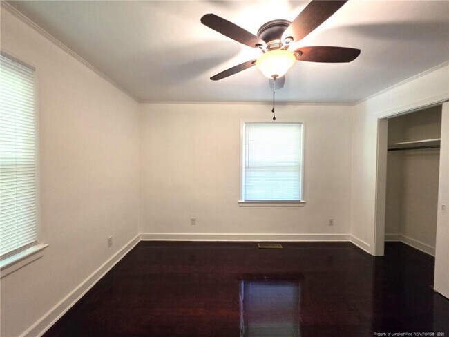Building Photo - 216 Country Club Dr