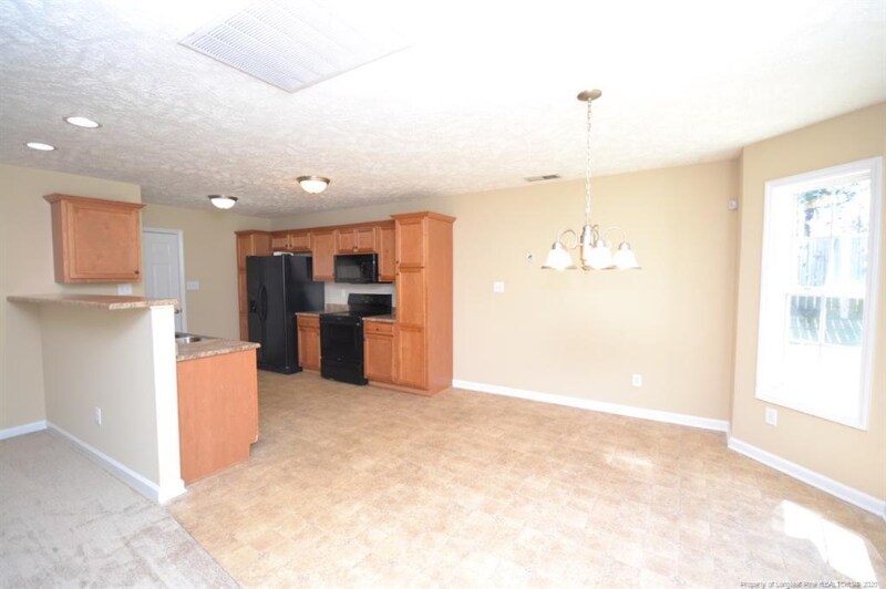 Building Photo - 361 Americana Dr