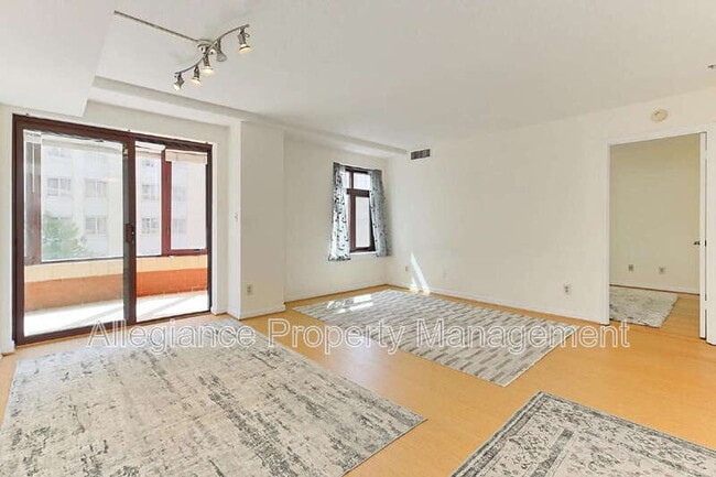 Building Photo - 2400 Clarendon Blvd