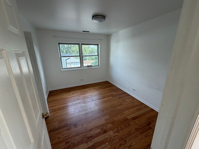 Bedroom 3 - 2833 Auxplaines Ave