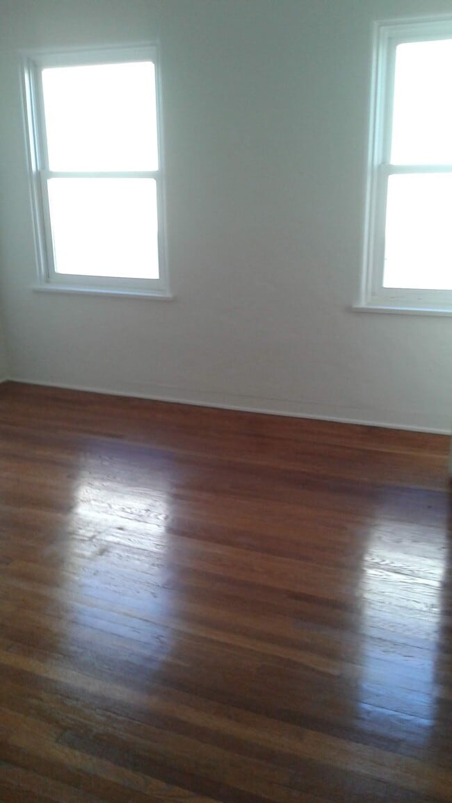 Building Photo - 317 N Gardner St