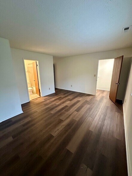 Building Photo - 2184 Hedgerow Road