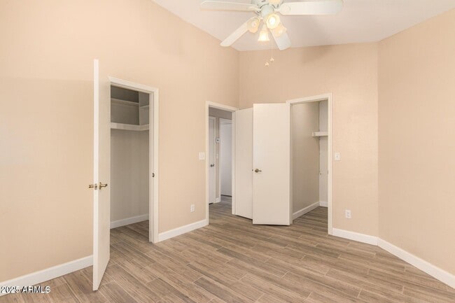 Building Photo - 3013 E Bluefield Ave