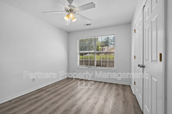 Building Photo - 1174 W Hendrix St