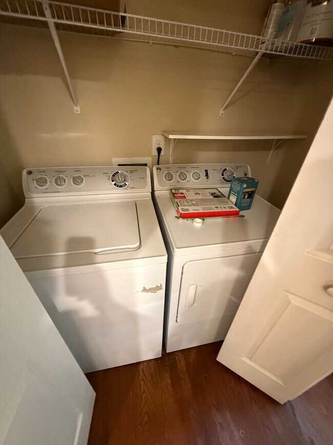Building Photo - Bungalow in Charlotte with 2 bedrooms, 2 baths